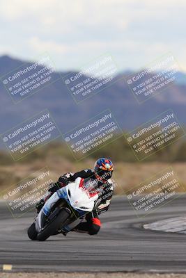 media/Nov-16-2025-Race Pace (Sun) [[8c5fa54630]]/Non Verified Riders (1st 20 Minutes)/5-Turn 15 (110pm)/